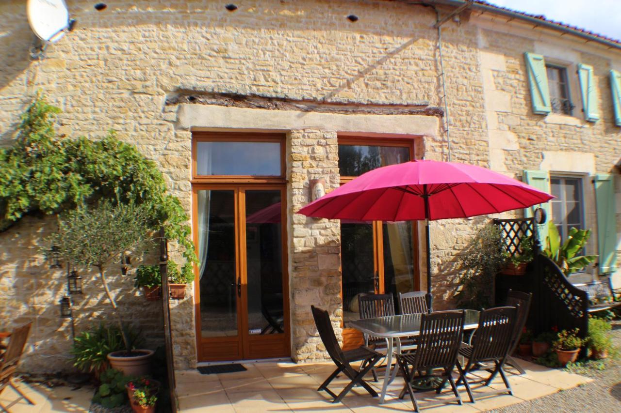 La Pommeraie Nantillé Exterior photo