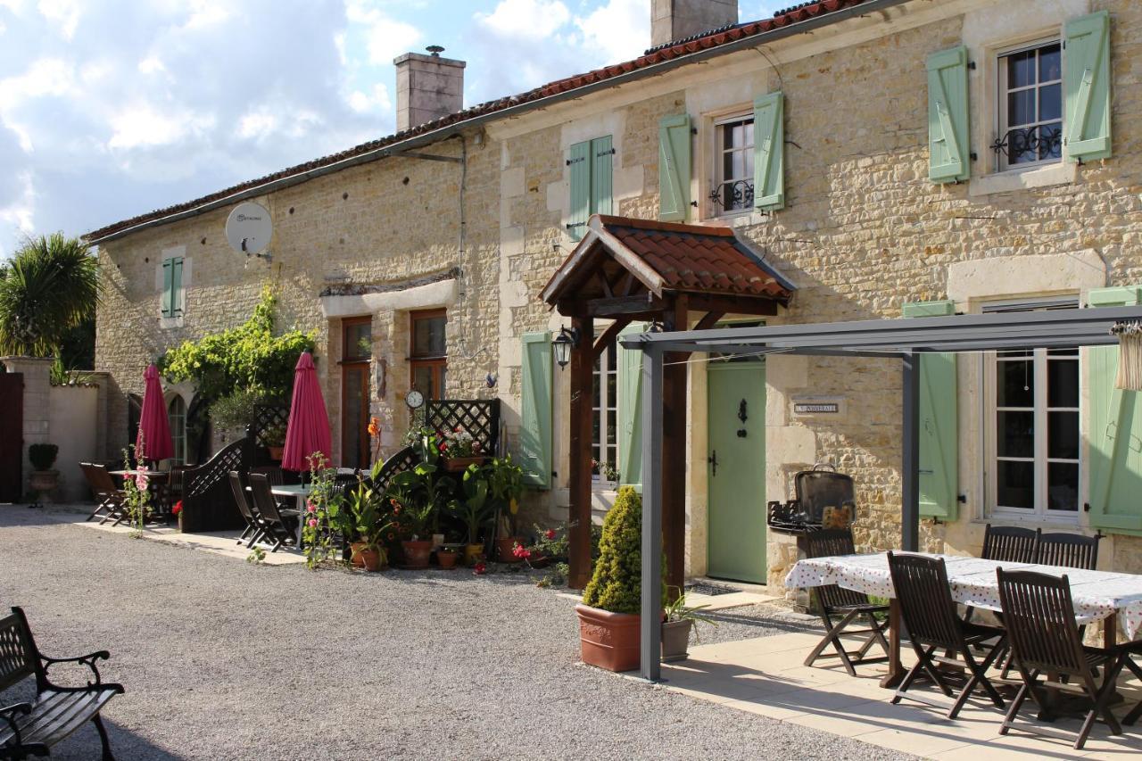 La Pommeraie Nantillé Exterior photo